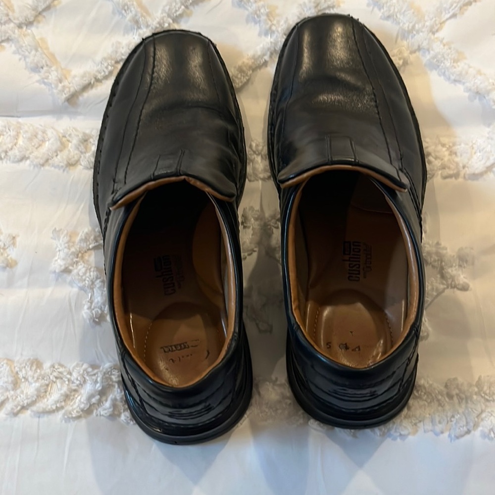 Clarks slide on loafers men’s size 9